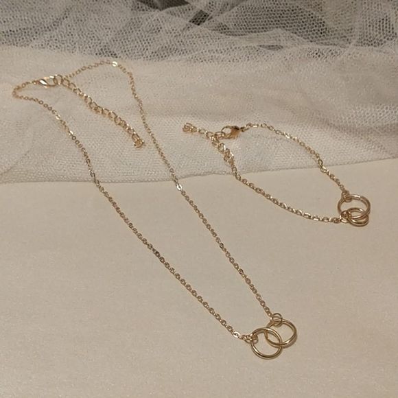 Jewelry - Gold Loops Set!